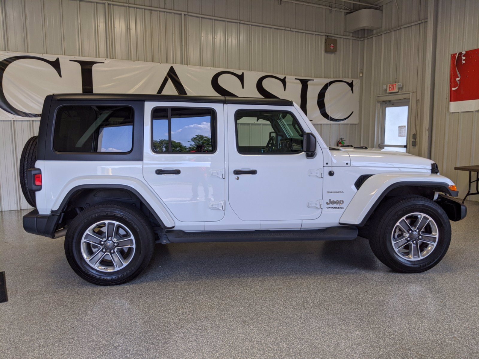 PreOwned 2020 Jeep Wrangler Unlimited Sahara 4WD Convertible