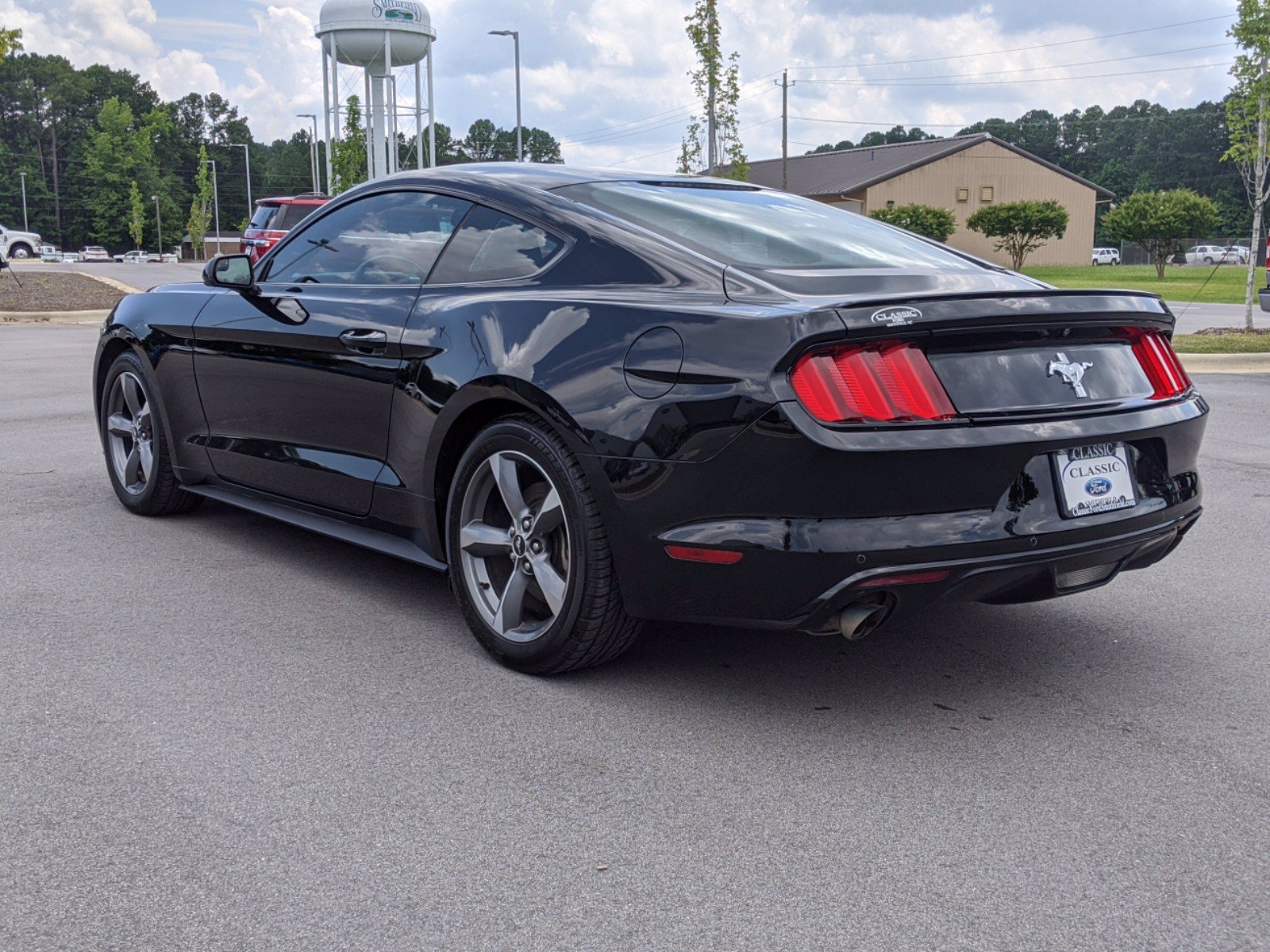 Pre-Owned 2016 Ford Mustang V6 RWD 2dr Car