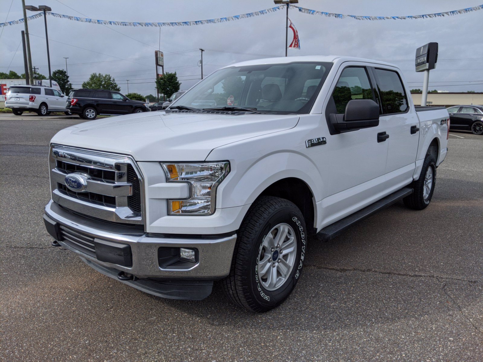 Pre-Owned 2015 Ford F-150 XLT 4WD Crew Cab Pickup