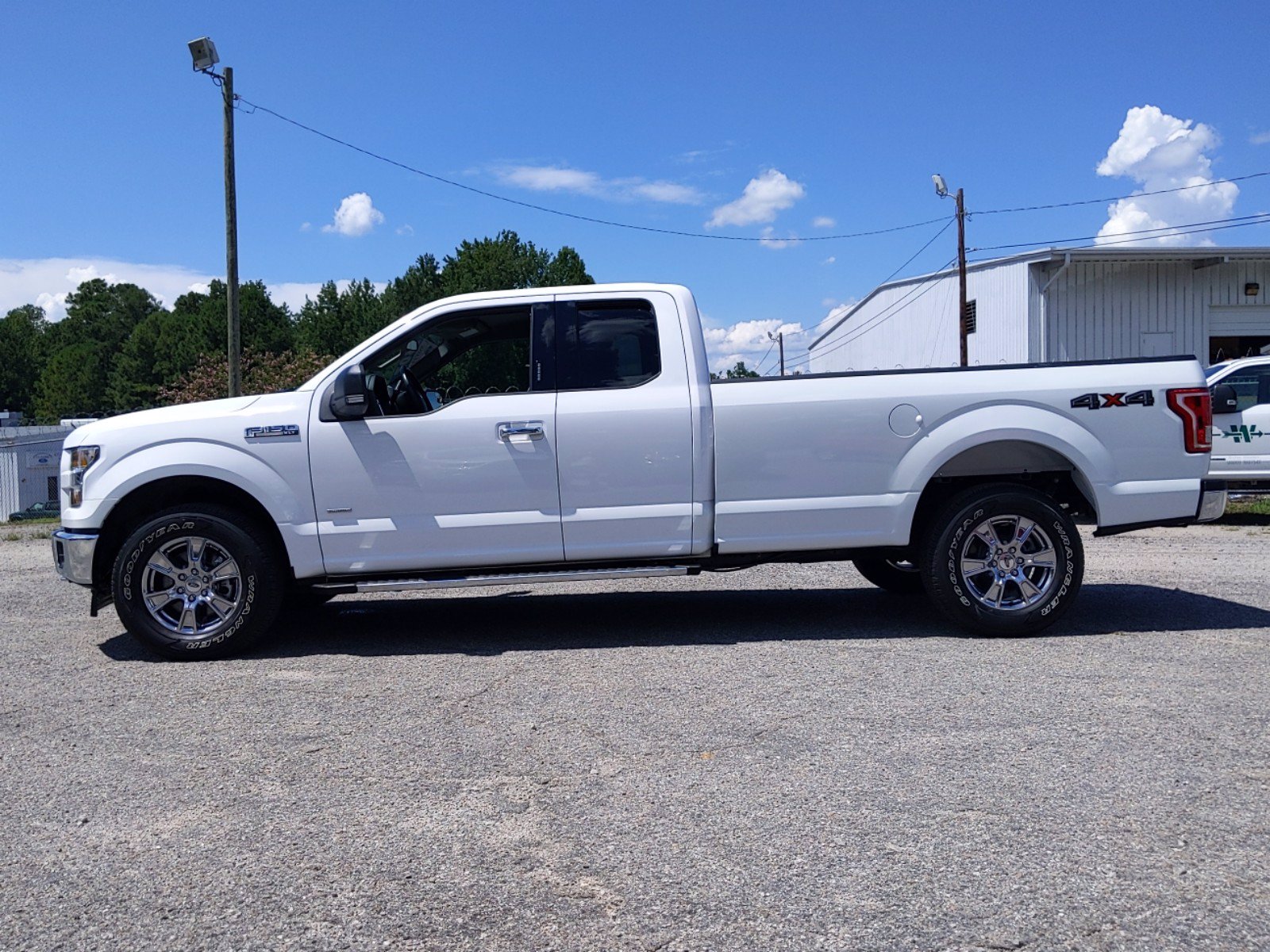 Pre-Owned 2017 Ford F-150 XLT 4WD Extended Cab Pickup