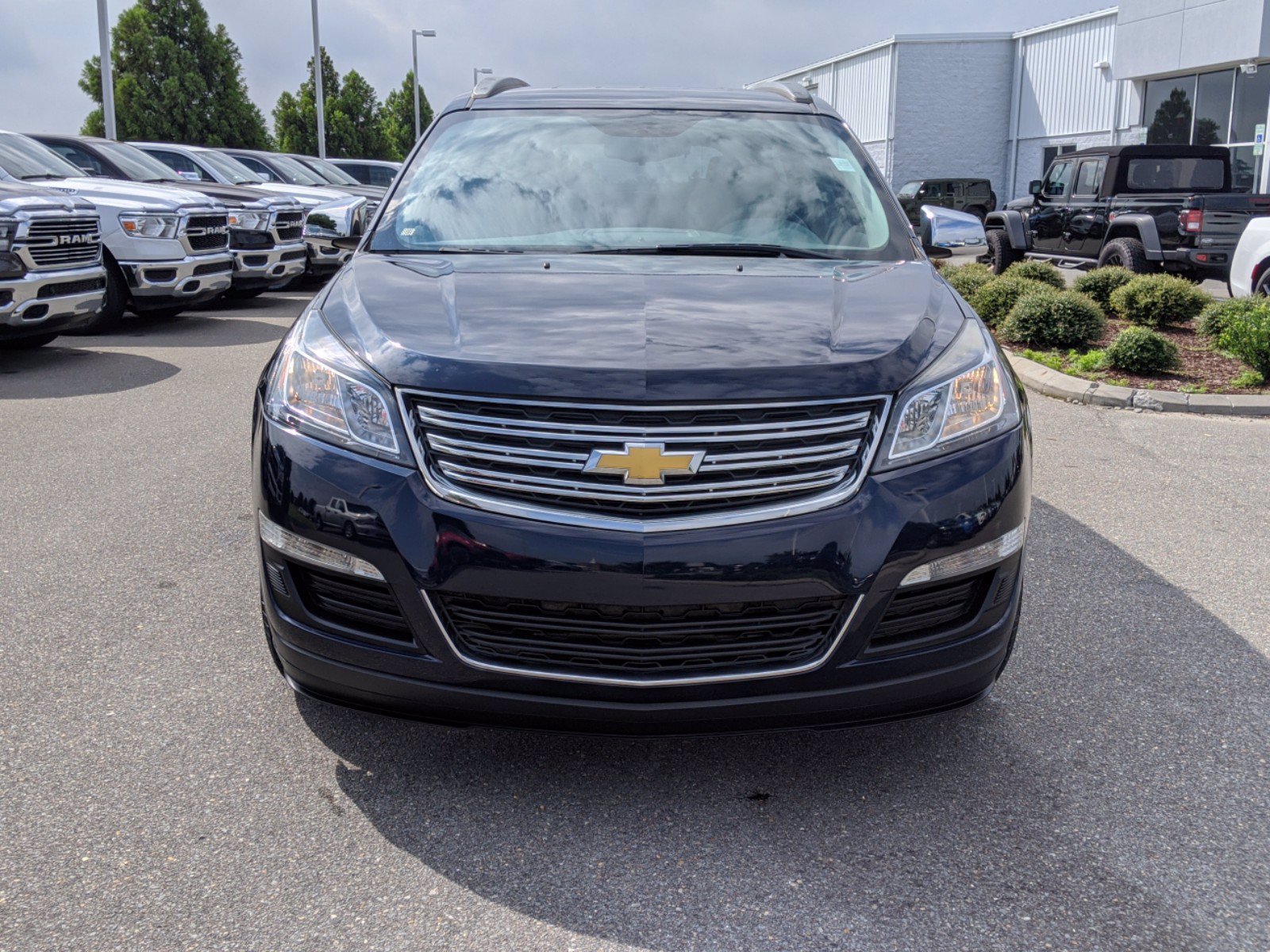 Pre Owned 2015 Chevrolet Traverse LS FWD Sport Utility