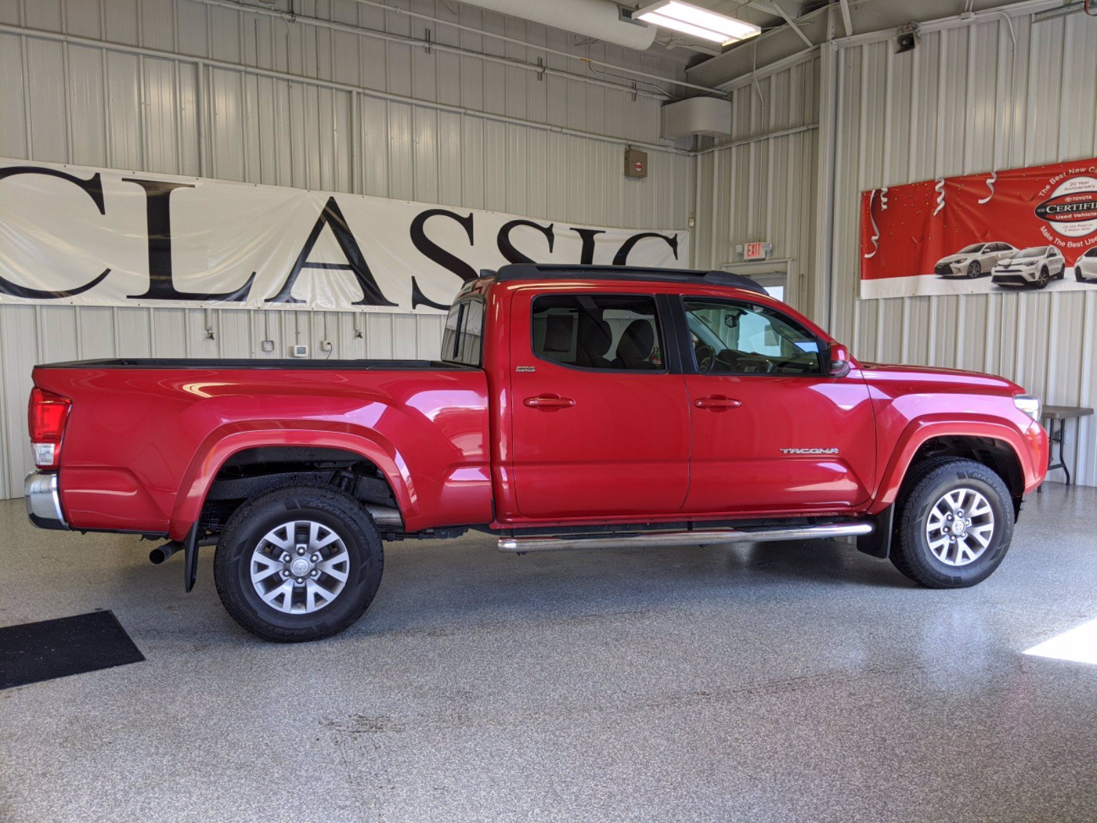 Pre-Owned 2016 Toyota Tacoma SR5 4WD Crew Cab Pickup