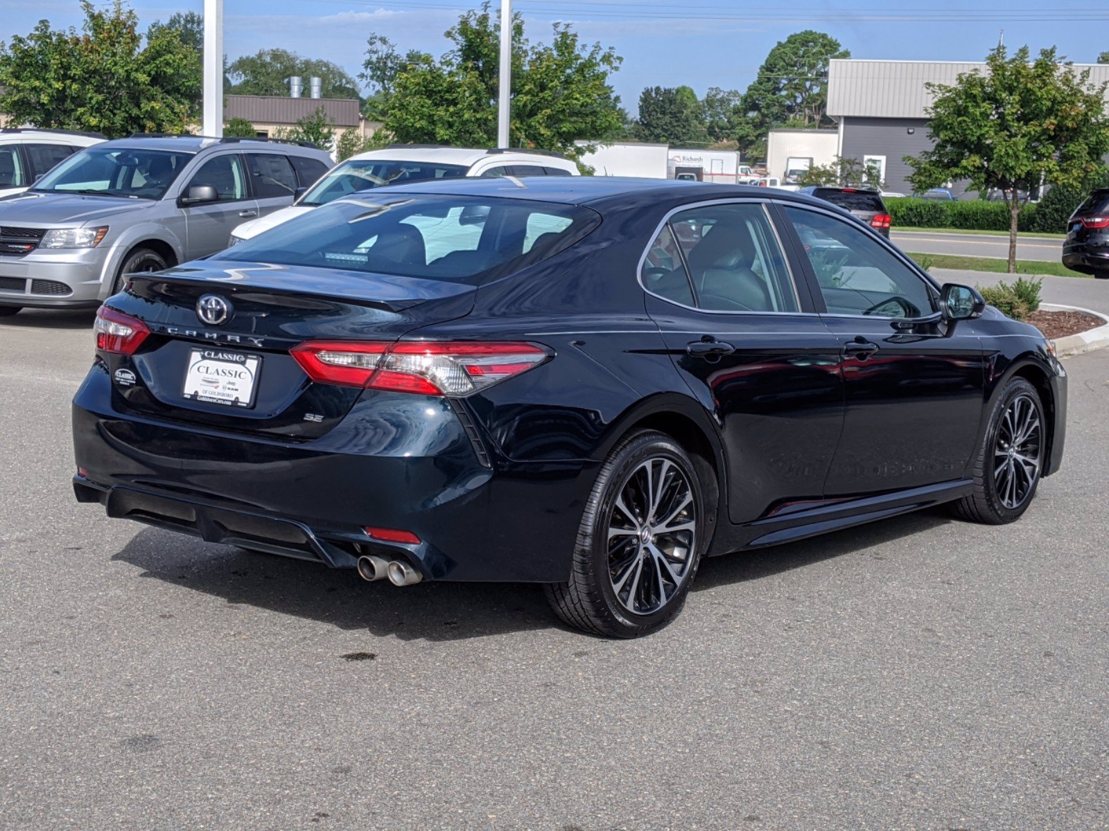 Pre-Owned 2018 Toyota Camry SE FWD 4dr Car