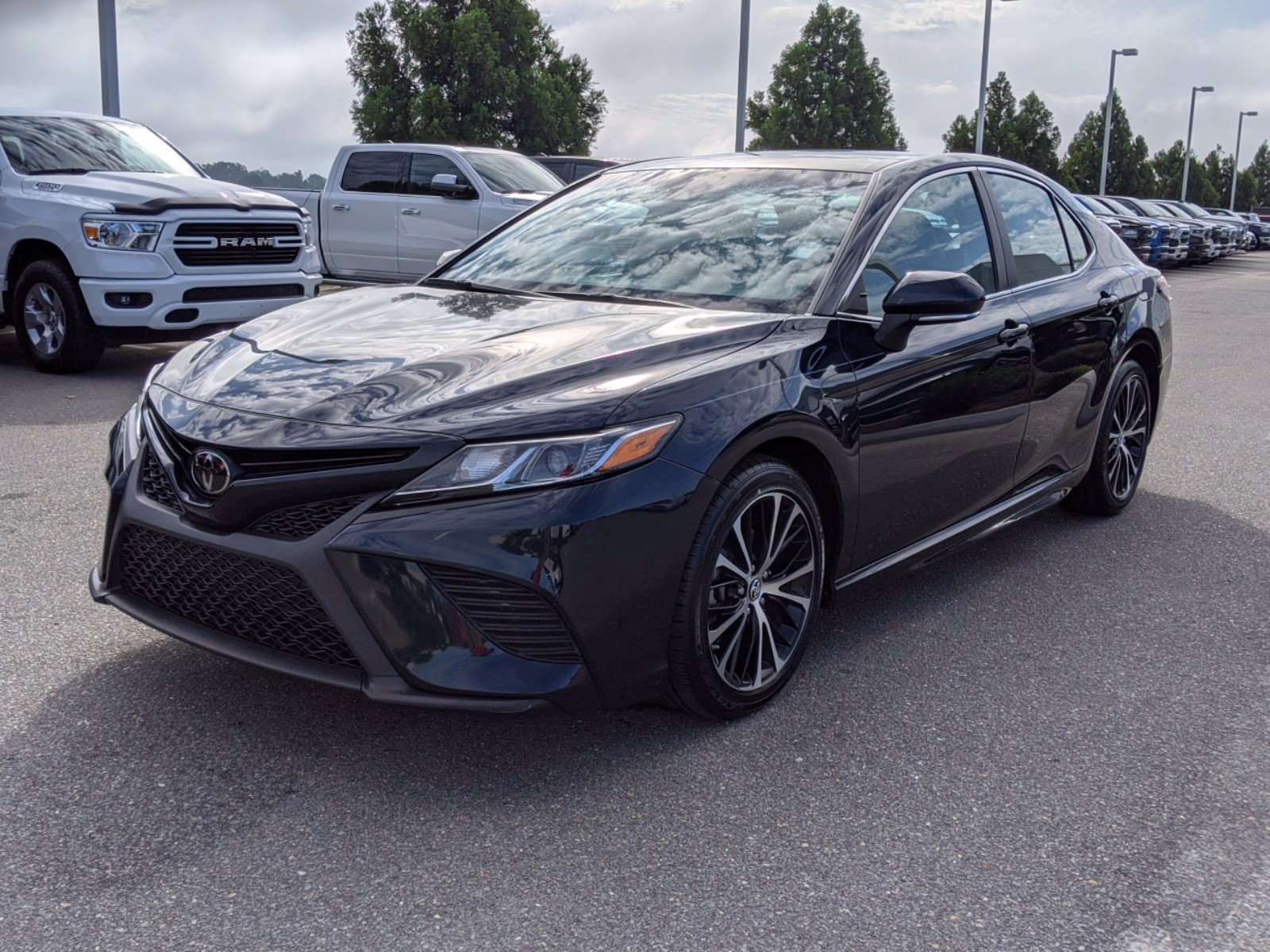 Pre-Owned 2018 Toyota Camry SE FWD 4dr Car