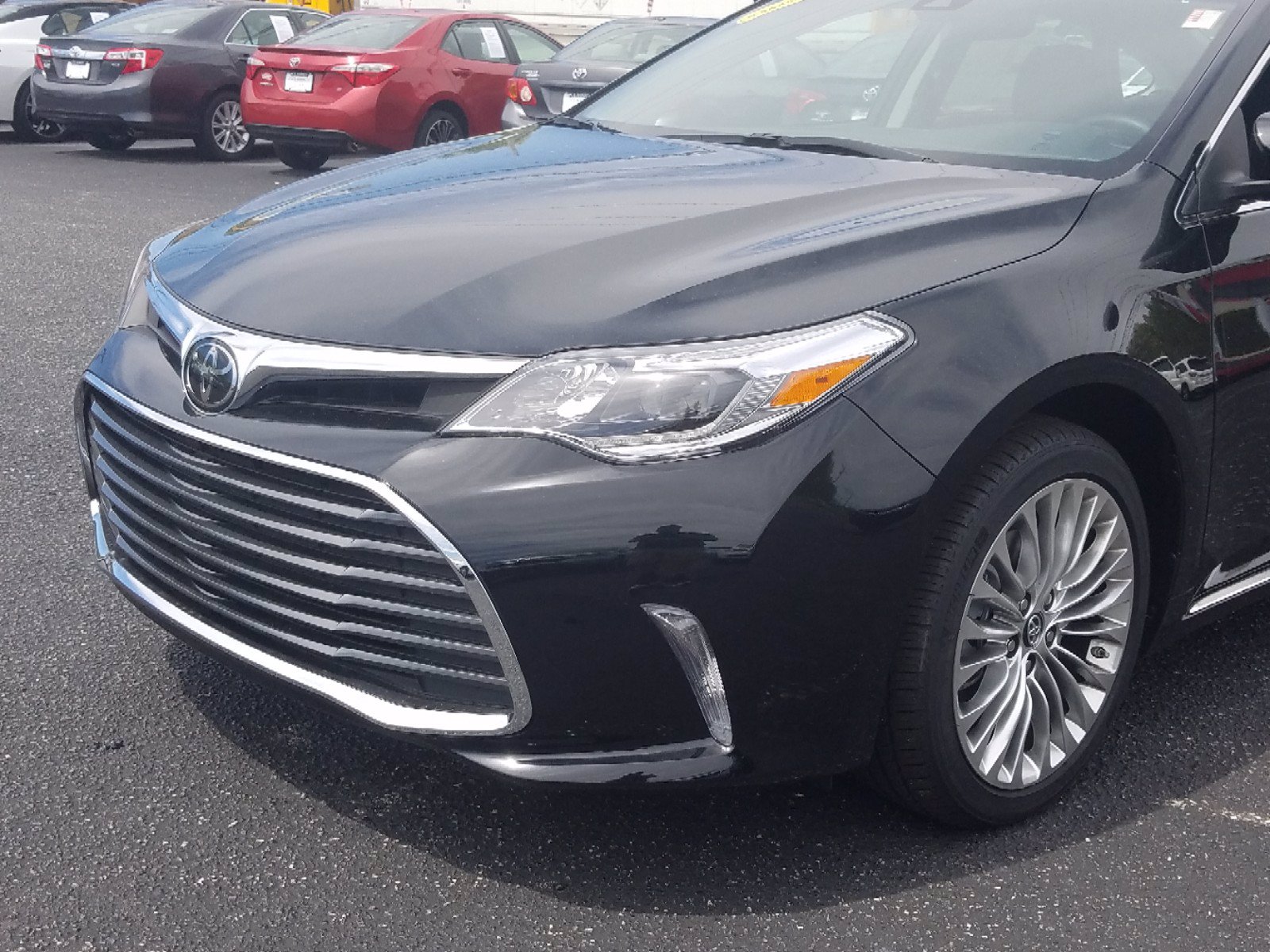 New 2018 Toyota Avalon Limited FWD 4dr Car