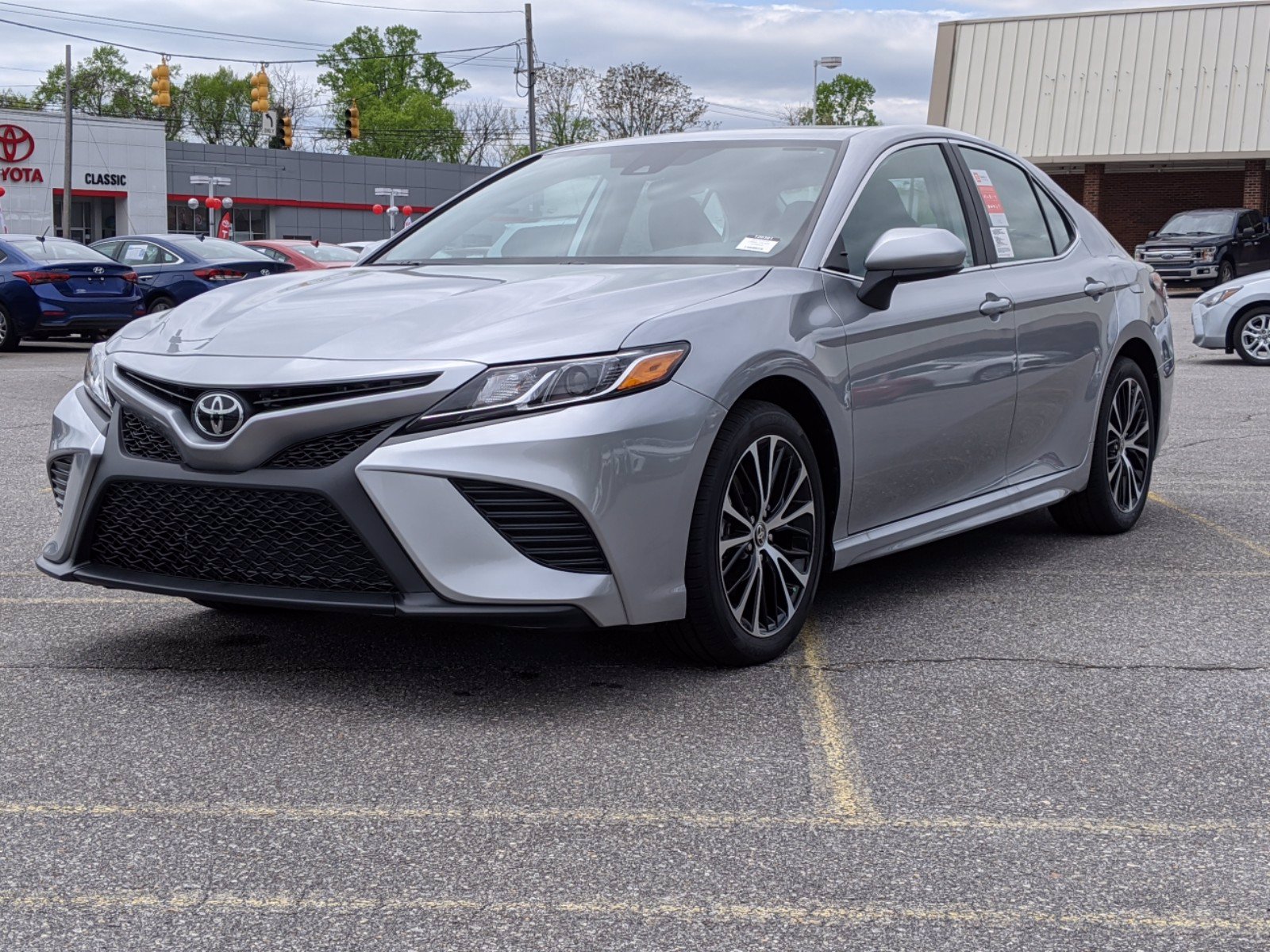 New 2020 Toyota Camry SE Nightshade FWD 4