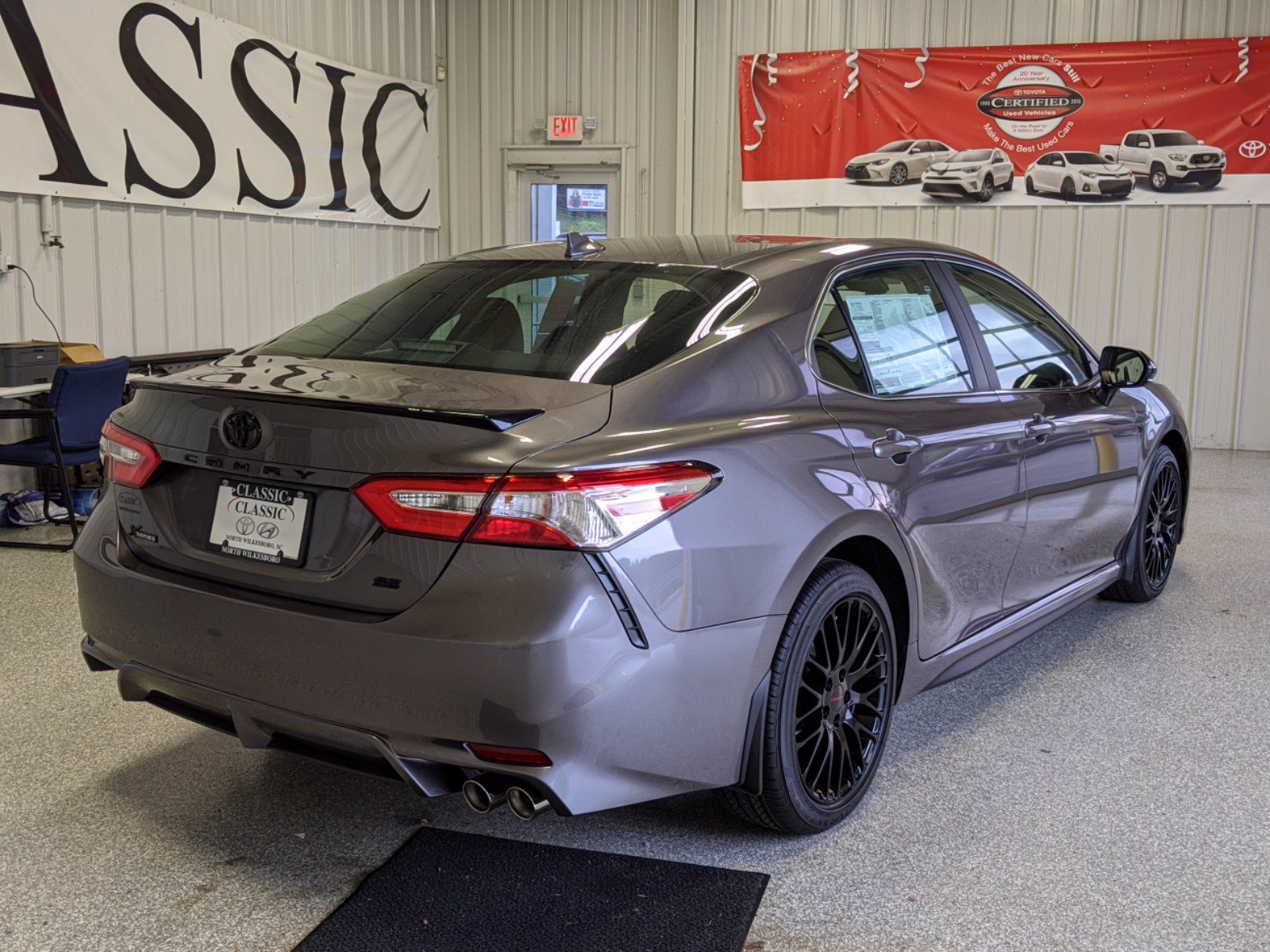 New 2020 Toyota Camry SE FWD 4