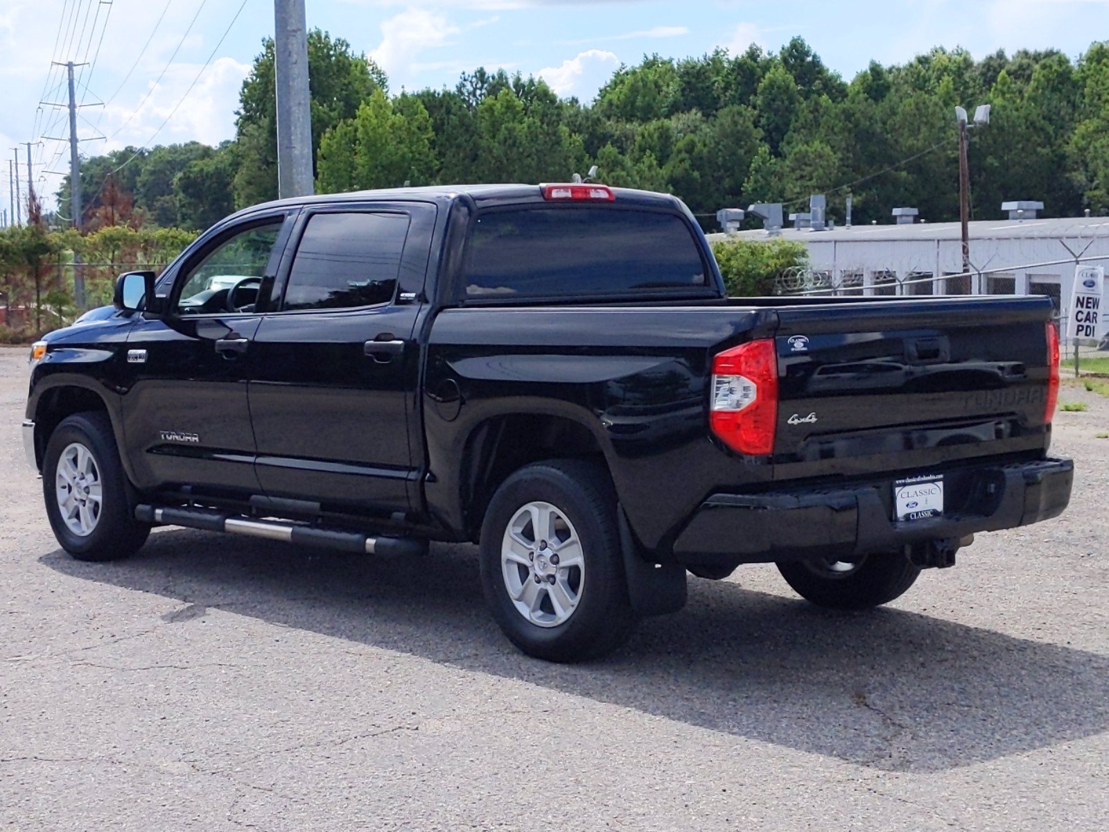 Pre-Owned 2017 Toyota Tundra SR5 4WD Crew Cab Pickup