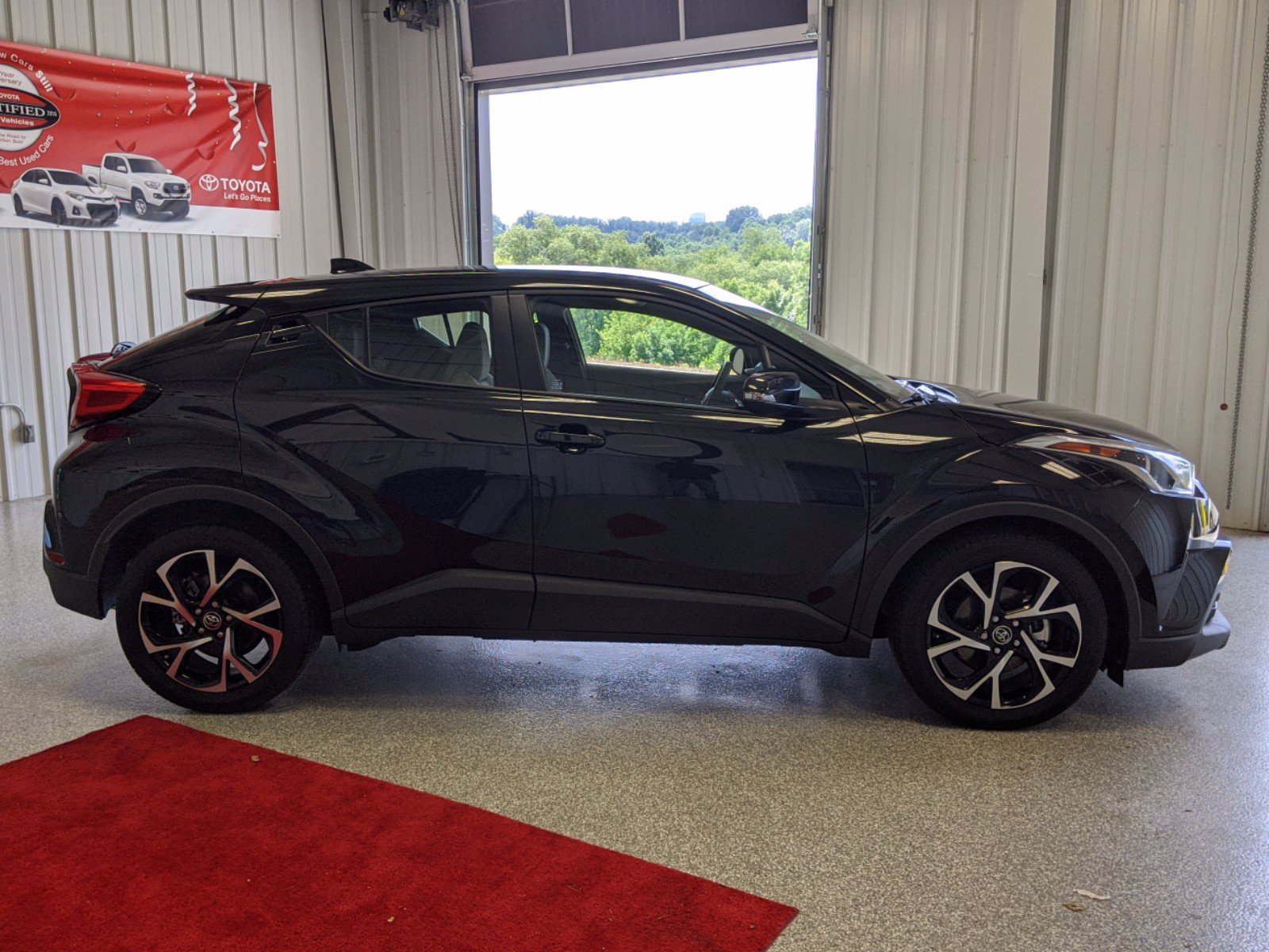 Pre-Owned 2019 Toyota C-HR XLE FWD Sport Utility