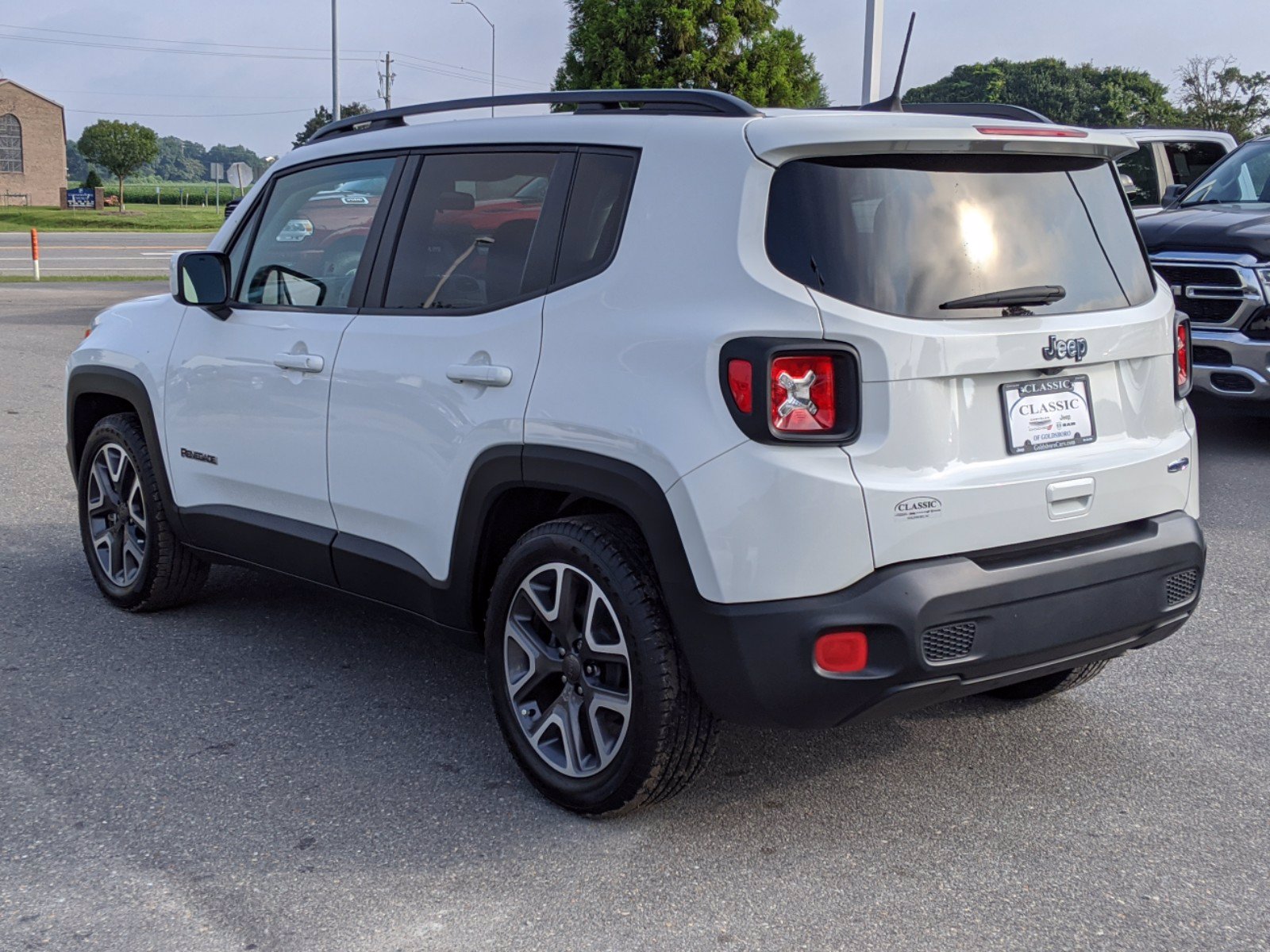 PreOwned 2018 Jeep Renegade Latitude FWD Sport Utility